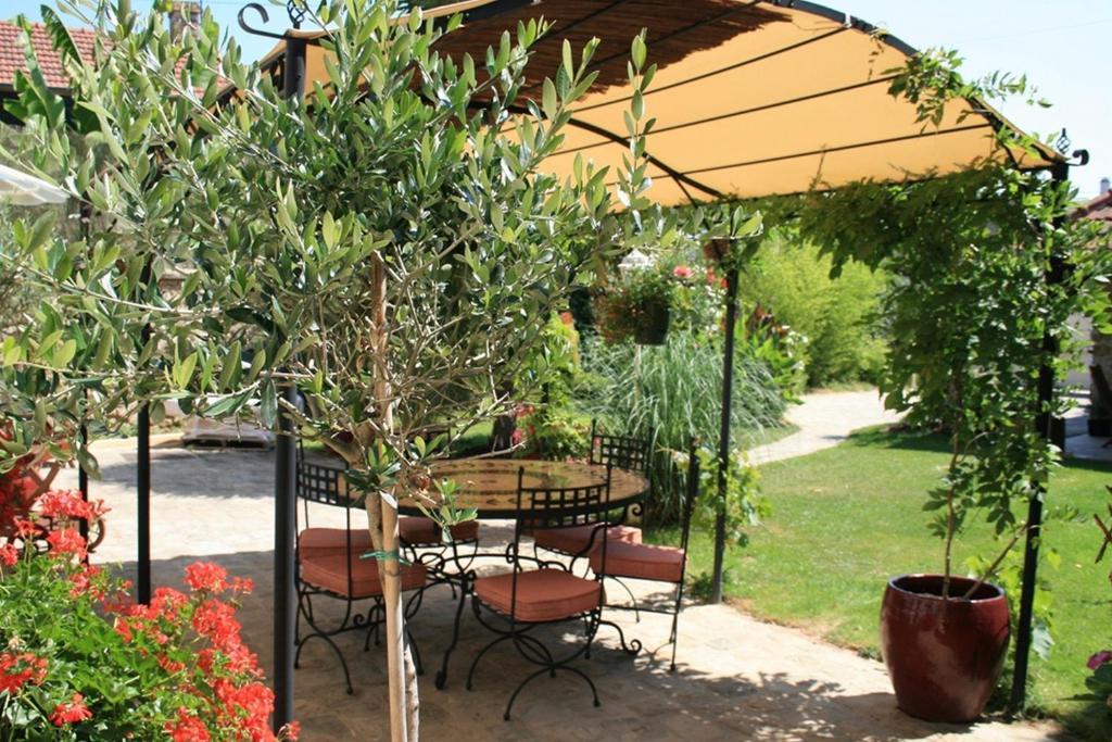 Chambres D'Hotes Le Petit Nailly Magny-les-Hameaux Dış mekan fotoğraf